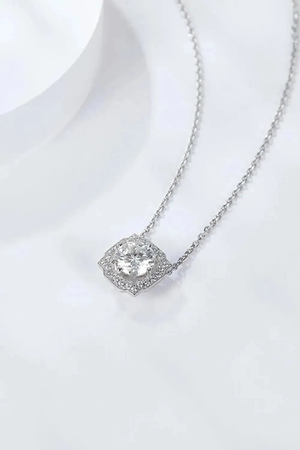 1 Carat Moissanite Flower Shape Pendant Chain Necklace - Bad Moms Club