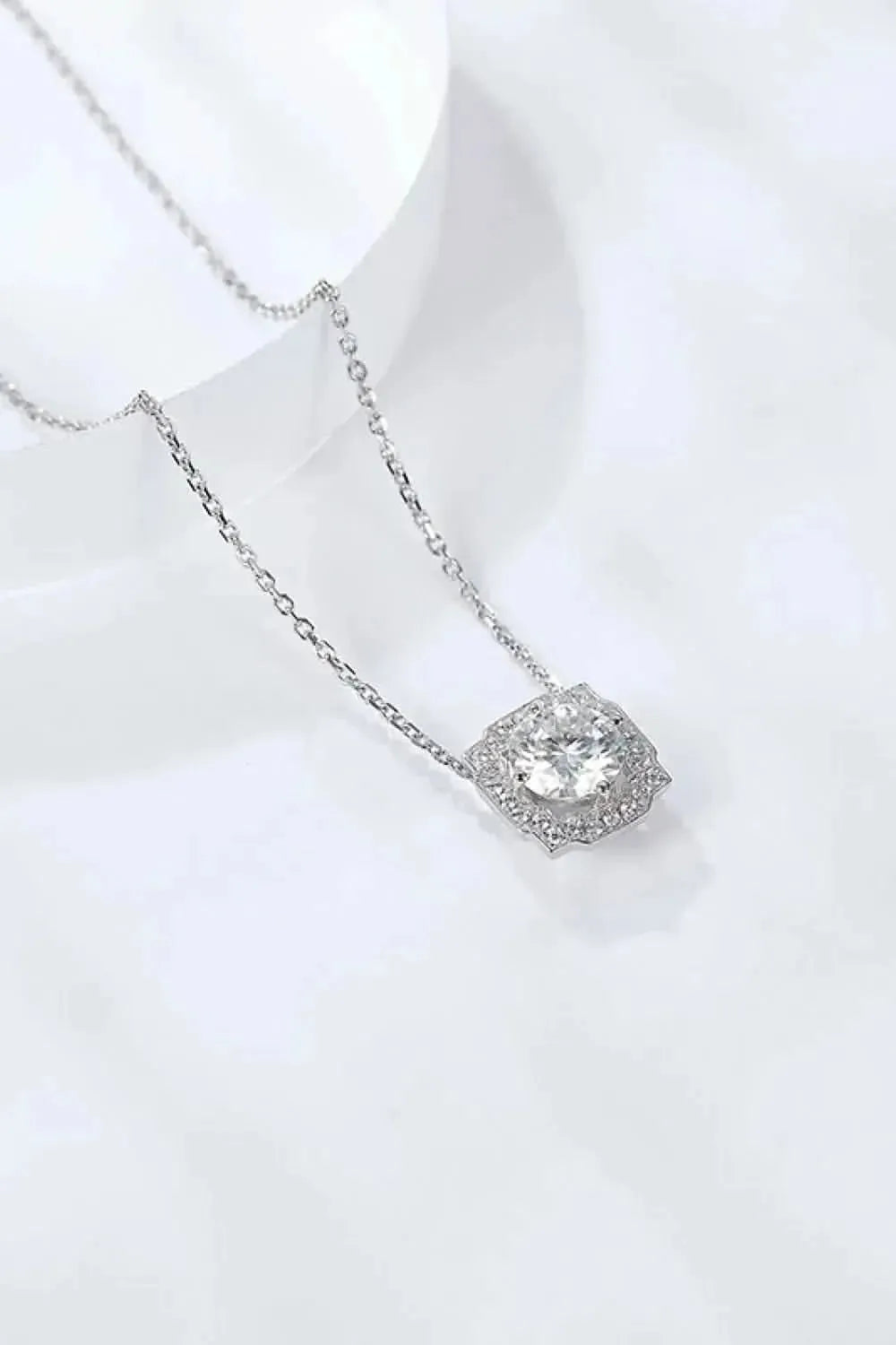 1 Carat Moissanite Flower Shape Pendant Chain Necklace - Bad Moms Club